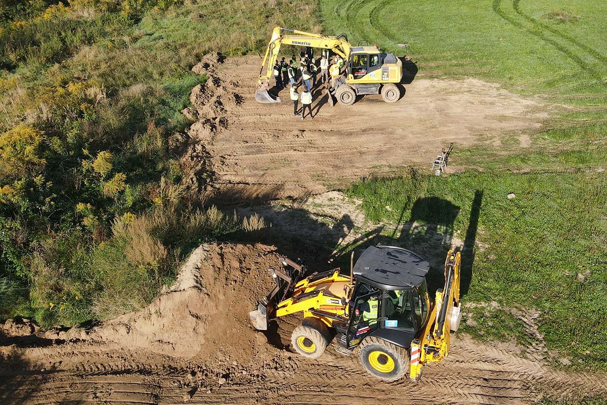 Szkolenia zawodowe ? czy warto zrobić kurs operatora koparko-ładowarki?